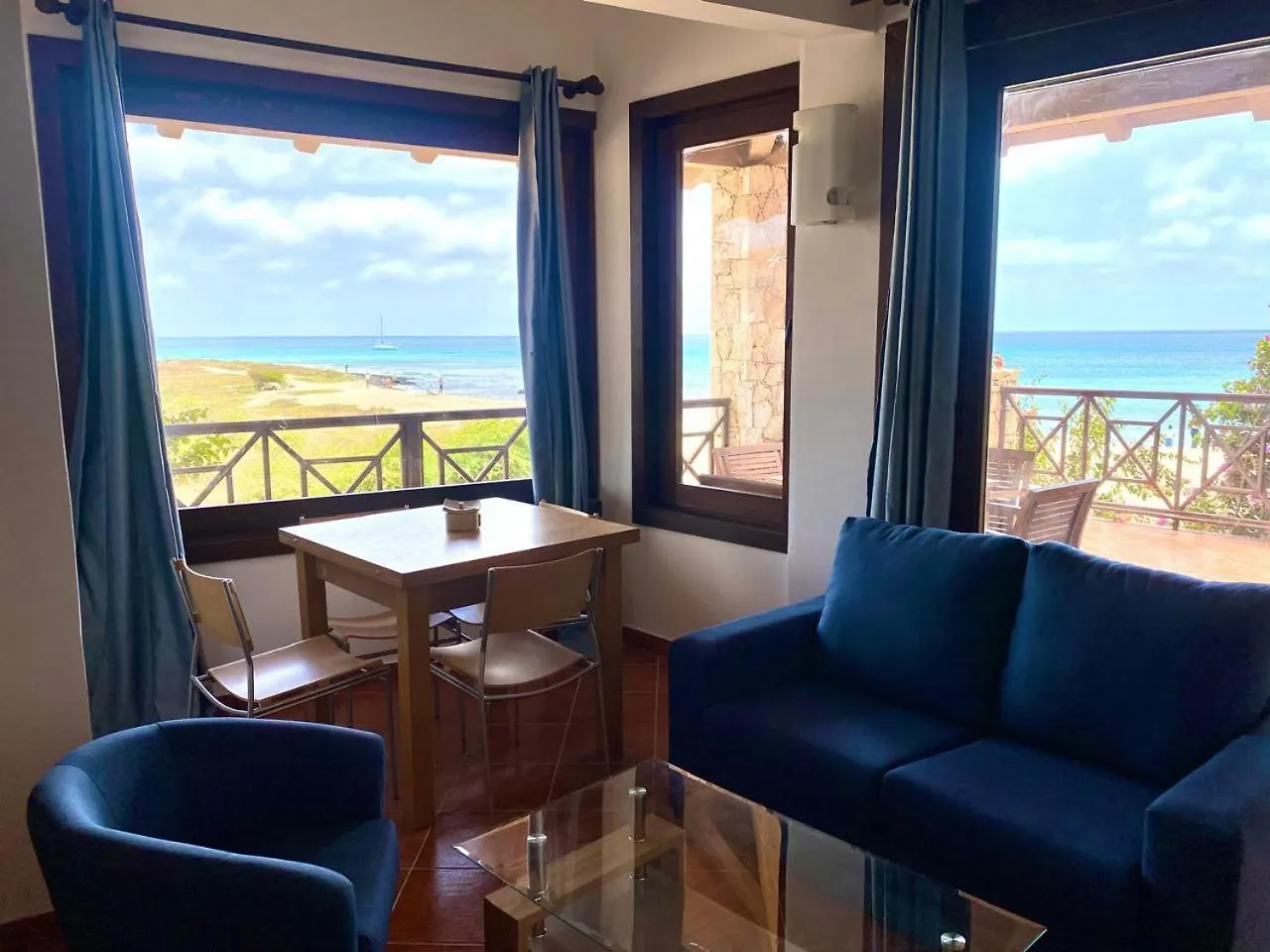 Porto Antigo 3 - Beachfront Apartment With Pool Santa Maria 0*,